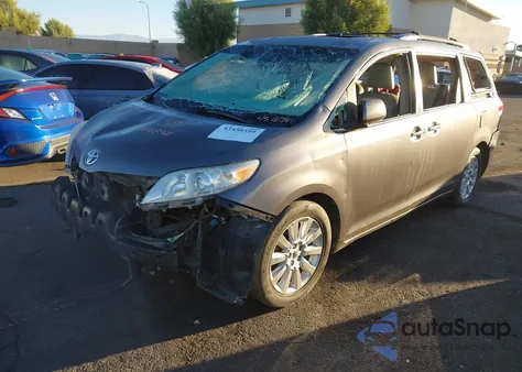 2011 Toyota Sienna Limited V6 z USA, uszkodzony, nr VIN 5TDYK3DC6BS080178